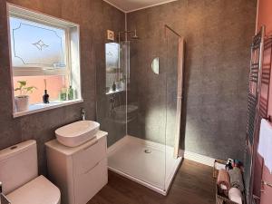 Superb Large Bespoke 5 Star Detached Villa, Prime Location, Belfast Stay