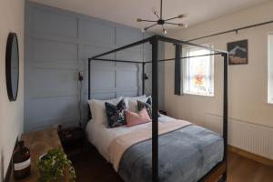 Superb Large Bespoke 5 Star Detached Villa, Prime Location, Belfast Stay