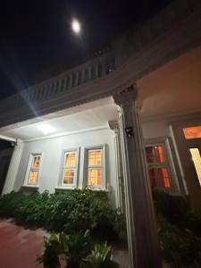 Lustria White Castle