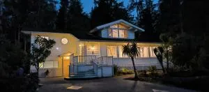 White House Tofino Downtown Villa - Nootka