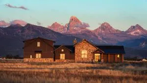 Grand Teton Painted Pony House AC Heated Garage and Hot Tub - Tetonia