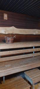 Talo Kainuun korvessa Kiekinkoskella