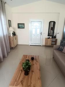 Goldies Beach House 1