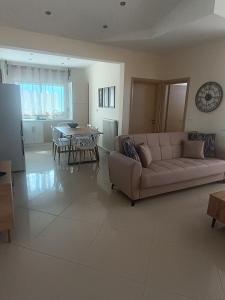 Goldies Beach House 1