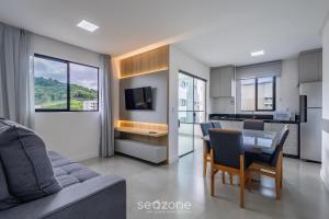 Apto 2Q c varanda prox ao mar Itapema MTS1503