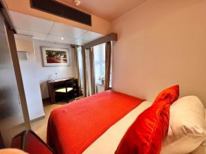 Central en-suite Twin Room for 4, 203