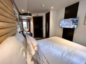 Central en-suite Twin Room for 4, 203