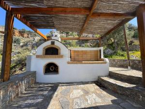 Stone Heaven Villa -Poolside BBQ & Fresh Herbs