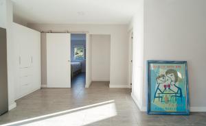 Charming New Beachside House up to 8 Beds!