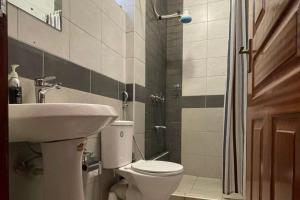 1 Bed Apt Sleeps 2 - Indoor Pool - Enclosed Garden