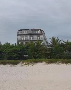 Apartamento de frente para o mar - 加克内