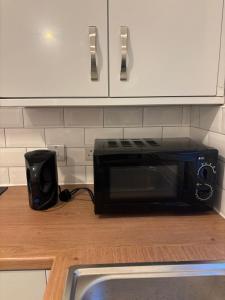 Stylish & Cozy 2-Bed Entire Home