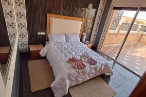 Cozy, sunny apartment near the airport