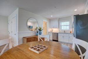 1006 Queen Suite, 1st Floor Cove