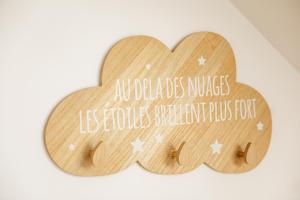 Maisons de vacances L'effet mer Maison renovee lumineuse tout confort belle terrasse grand jardin clos sans vis a vis parking jeux pour enfants 5 mn a pied de la plage d'Asnelles et centre bourg - proche Bayeux au coeur des plages du debarquement : photos des chambres