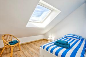 Maisons de vacances L'effet mer Maison renovee lumineuse tout confort belle terrasse grand jardin clos sans vis a vis parking jeux pour enfants 5 mn a pied de la plage d'Asnelles et centre bourg - proche Bayeux au coeur des plages du debarquement : photos des chambres