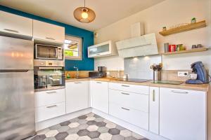 Leffet mer Maison rénovée lumineuse tout confort belle terrasse grand jardin clos sans vis à vis parking jeux pour enfants 5 mn à pied de la plage dAsnelles et centre bourg - proche Bayeux au coeur des plages du débarquement