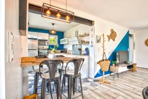 Maisons de vacances L'effet mer Maison renovee lumineuse tout confort belle terrasse grand jardin clos sans vis a vis parking jeux pour enfants 5 mn a pied de la plage d'Asnelles et centre bourg - proche Bayeux au coeur des plages du debarquement : photos des chambres