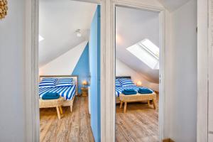Maisons de vacances L'effet mer Maison renovee lumineuse tout confort belle terrasse grand jardin clos sans vis a vis parking jeux pour enfants 5 mn a pied de la plage d'Asnelles et centre bourg - proche Bayeux au coeur des plages du debarquement : photos des chambres
