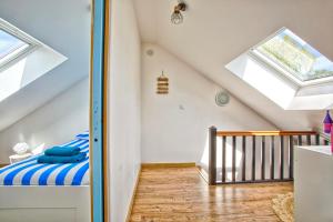 Maisons de vacances L'effet mer Maison renovee lumineuse tout confort belle terrasse grand jardin clos sans vis a vis parking jeux pour enfants 5 mn a pied de la plage d'Asnelles et centre bourg - proche Bayeux au coeur des plages du debarquement : photos des chambres