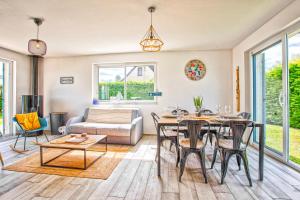 Leffet mer Maison rénovée lumineuse tout confort belle terrasse grand jardin clos sans vis à vis parking jeux pour enfants 5 mn à pied de la plage dAsnelles et centre bourg - proche Bayeux au coeur des plages du débarquement