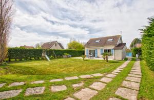 Maisons de vacances L'effet mer Maison renovee lumineuse tout confort belle terrasse grand jardin clos sans vis a vis parking jeux pour enfants 5 mn a pied de la plage d'Asnelles et centre bourg - proche Bayeux au coeur des plages du debarquement : photos des chambres