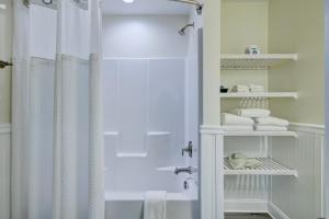 1007 Queen Suite, 1st Floor Oasis