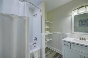 2001 King Pet Friendly, 2nd Floor Serenity