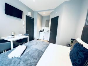 Holloways House - NO 37 - Bright & Cozy Escape Rooms