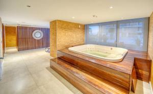 Vivelite SkyTower 702