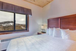 One-Bedroom Suite room in Eagle Ridge Resort at Lutsen Mountains