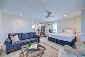 208 King Suite, 2nd Floor Barefoot