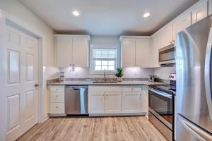 308 King Suite, 3rd Floor Barefoot