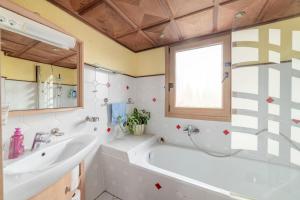 Cozy villa with garden, balcony and parking area in Düsseldorf