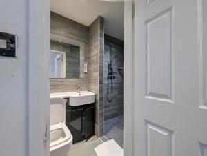 OYO Firs Lodge London Heathrow