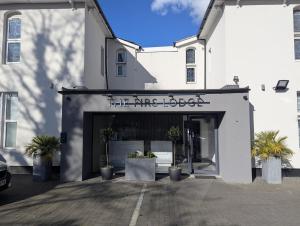 OYO Firs Lodge London Heathrow