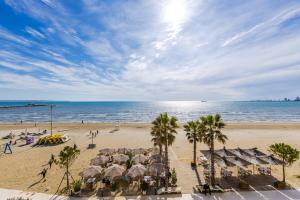 The Beachfront Horizont by PS