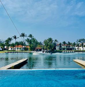 Departamento para 6 vista al mar con alberca y embarcadero