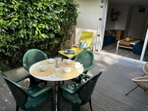 Appartements Terrasse Vilmer, Studio 3 personnes, Hyper centre, terrasse & parking : photos des chambres