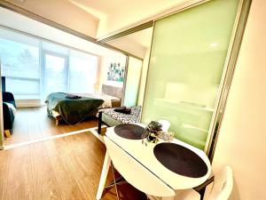 Deluxe spacious bright 1bedr &1bathr new condo