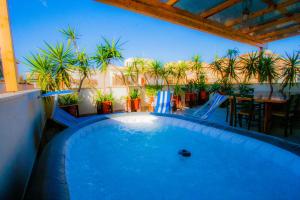 Old Style by the sea with heated pool, Ladispoli, Rome