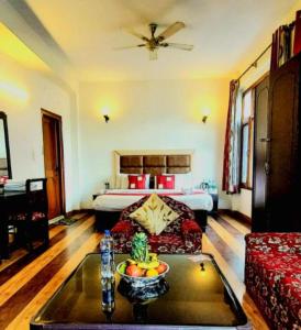 Hotel Premium Kalinga Inter Continental Manali - Newly Decorated - Wifi - Room Service - Parking Available - Best luxury Room in MANALI