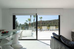 Luxe Minimalistic Large Villa Near Airport & Bossa Beach