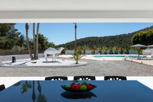 Luxe Minimalistic Large Villa Near Airport & Bossa Beach