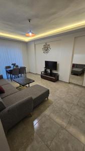 Turkuaz sitesi 2 odalı eşyalı ve havuzlu manzaralı kişi fiyatı değil oda fiyatı