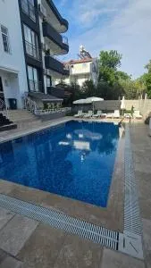 Turkuaz sitesi 2 odalı eşyalı ve havuzlu manzaralı kişi fiyatı değil oda fiyatı - 马纳夫加特