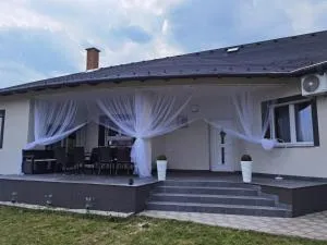 Reginahouse - Vecsés