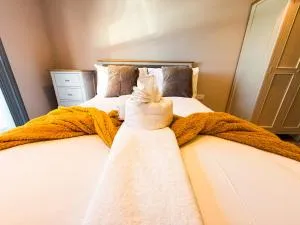 The A 1 Bedroom Apartment by AltoLuxoExperience Short Lets & Serviced Accommodation with Parking & Wifi - 埃文茅斯