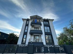 Paradise Garden sitesi 3 oda havuzlu eşyalı daire kişi fiyatı değil oda fiyatı