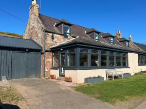 1 Deuchrie Cottages - 4-star hotels in Dunbar